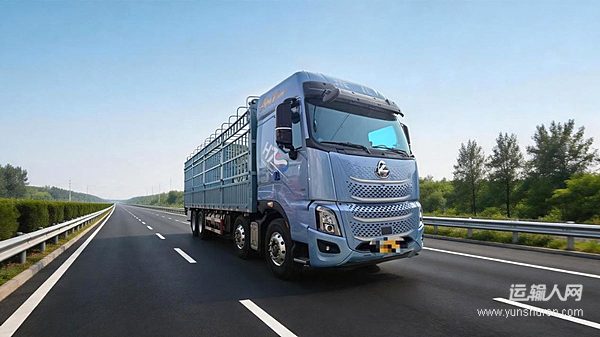 乘龙H7 Pro 8×4 LNG载货：中长途绿通冷链运输的理想选择