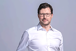 谢厚德（Holger Scherr）