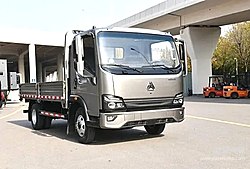 中国重汽轻卡悍将 150马力 4 X 2 3.65米 国六b载货车 (ZZ1047G3215F144B)