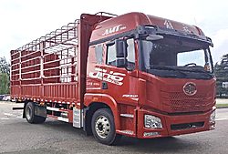 一汽解放青汽解放JH6 380马力 4X2 6.75米 仓栅式国六重卡载货车 (法士特变速箱)(CA5180CCYP26K2L2E6A80)